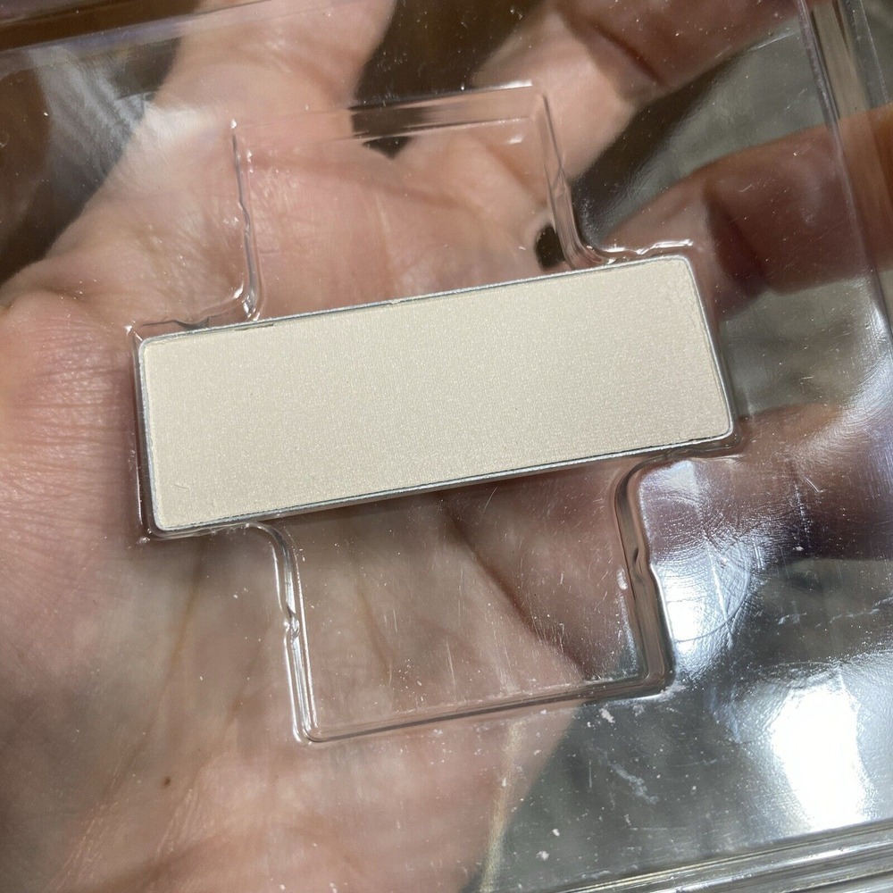 Calvin‎ Klein Eyeshadow Single Refill In Shade 11 Pink Opal New Rare - Picture 3 of 3
